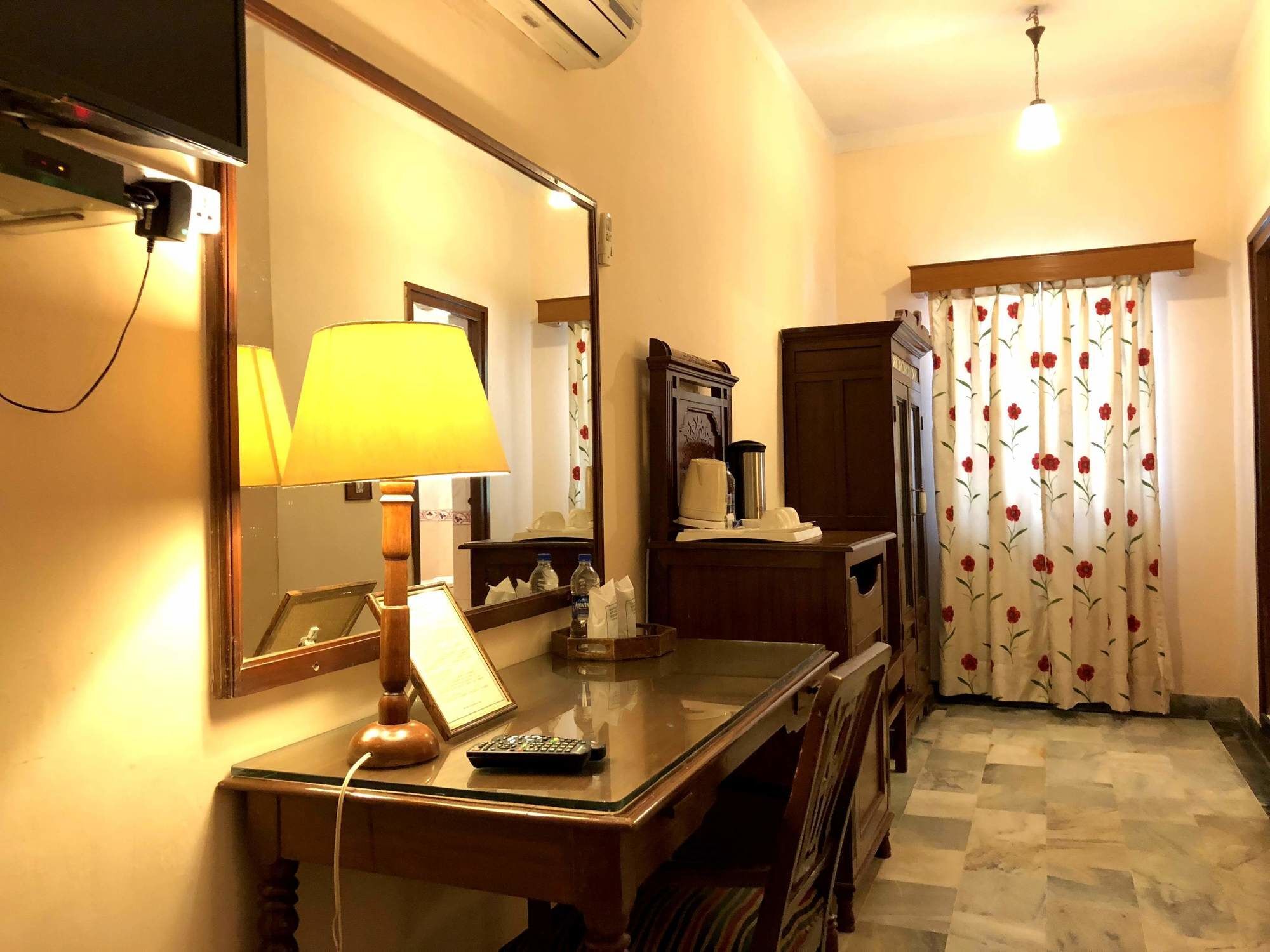 ג'ודפור Karni Bhawan Heritage Hotel Jodhpur מראה חיצוני תמונה